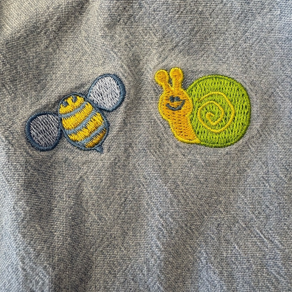 VTG Denim Collared Romper with Embroidered Bugs Size 3/6 Months - Picture 2 of 7